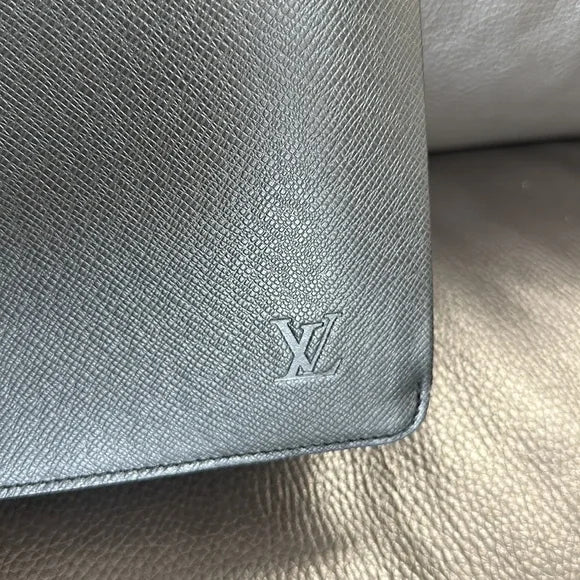 PREOWNED Authentic Louis Vuitton Briefcase –