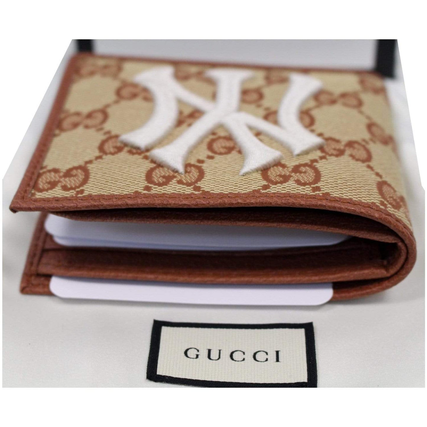 Comes in a Gucci box with auttenticity cards