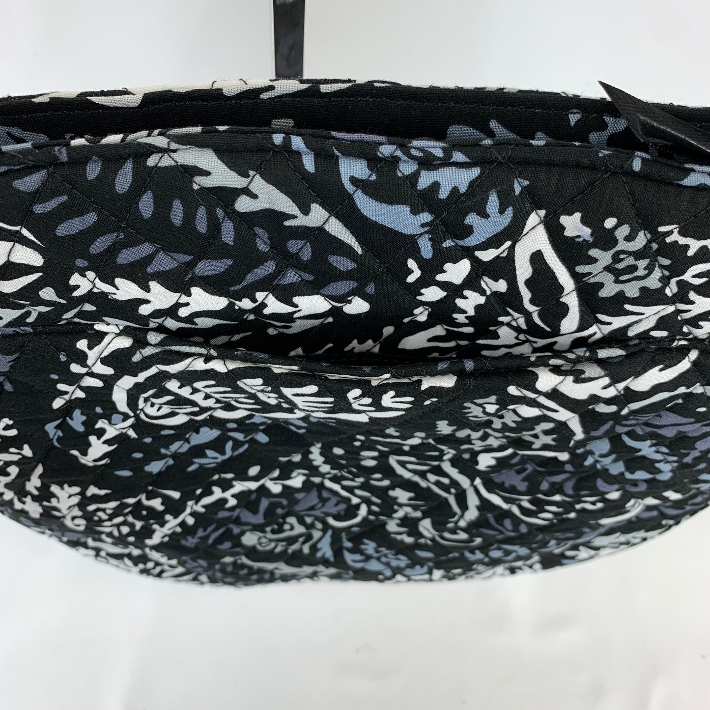 Vera Bradley Trio Zip Hipster Crossbody in Paisley Noir