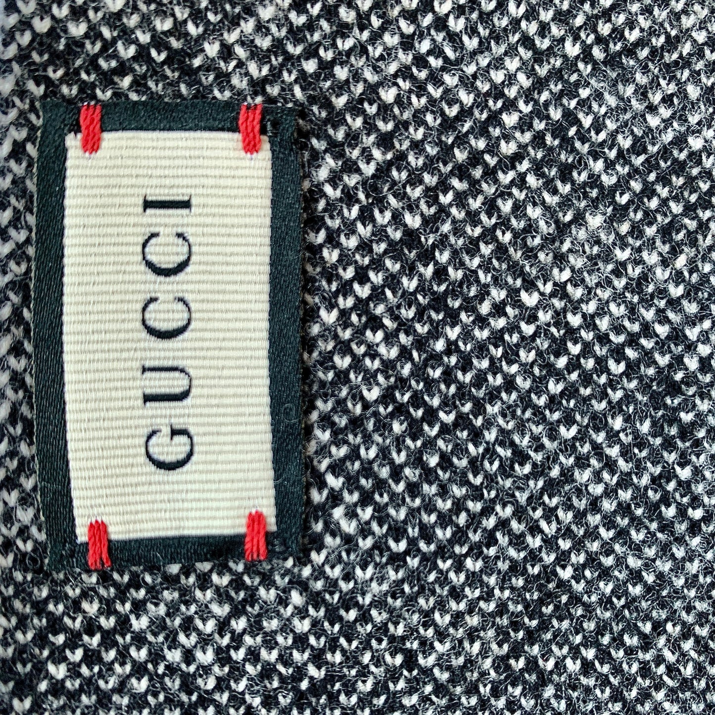 Gucci Interlocking GG Houndstooth Wool Scarf in Black