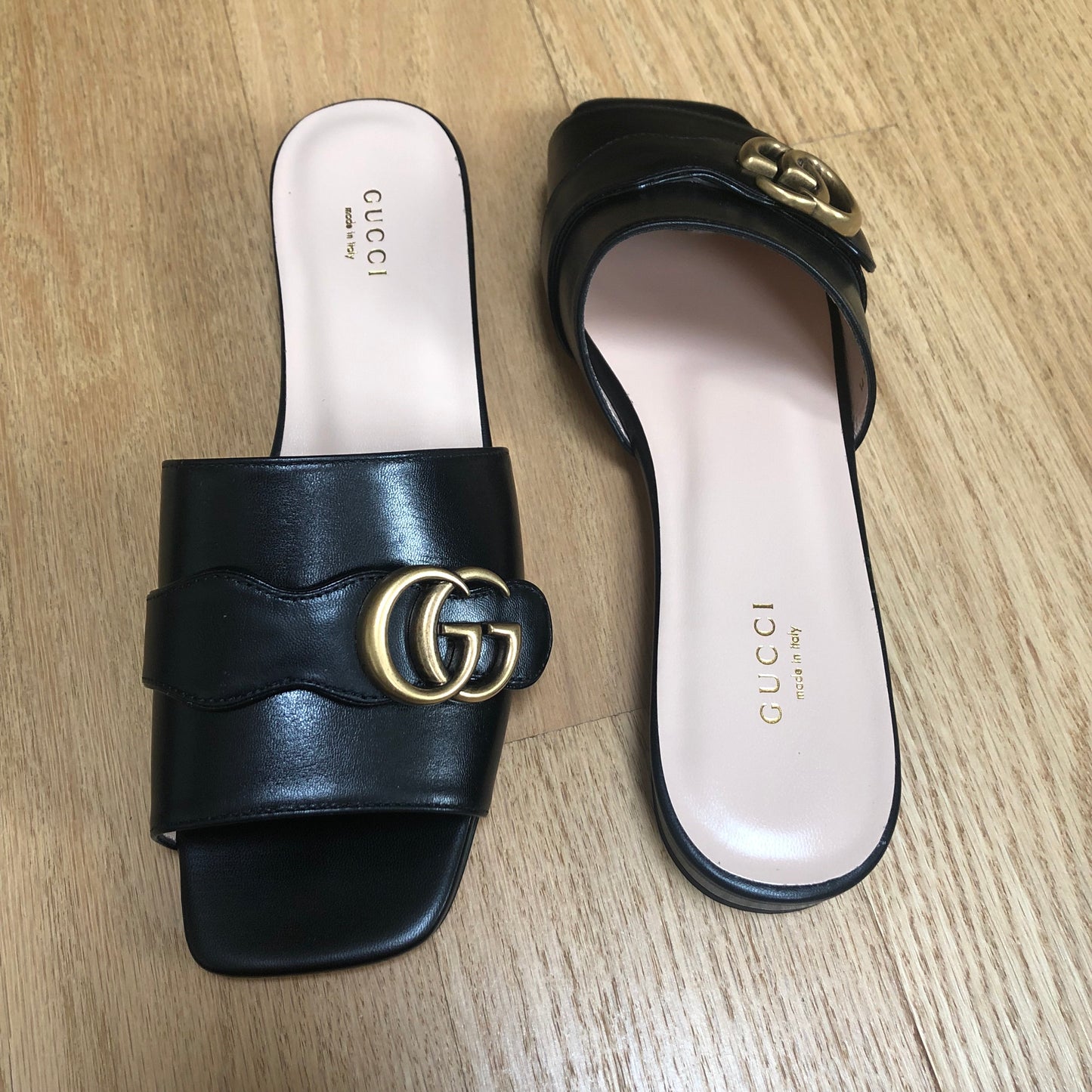 Gucci GG Marmont Leather Slide Sandals in Black