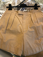 Load image into Gallery viewer, Gucci Cotton Pleated Shorts in Beige