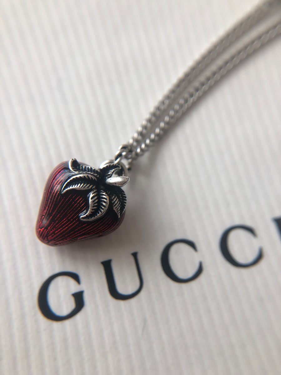 NWT Authentic Gucci Interlocking GG Red Crystal Strawberry Motif Neckl –  AuthenticFab