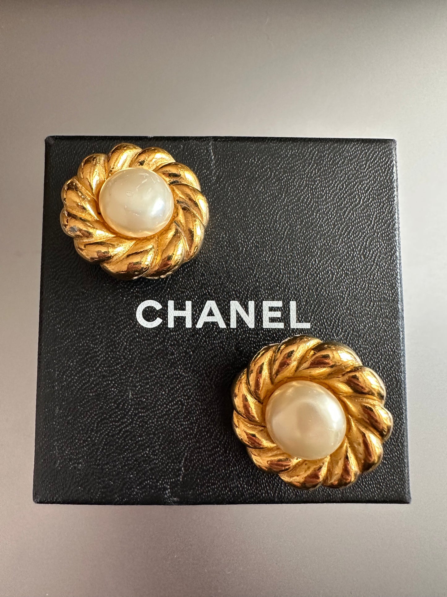 PREOWNED Chanel Vintage Gold-Plated Faux Pearl Clip On Earrings (with Box)