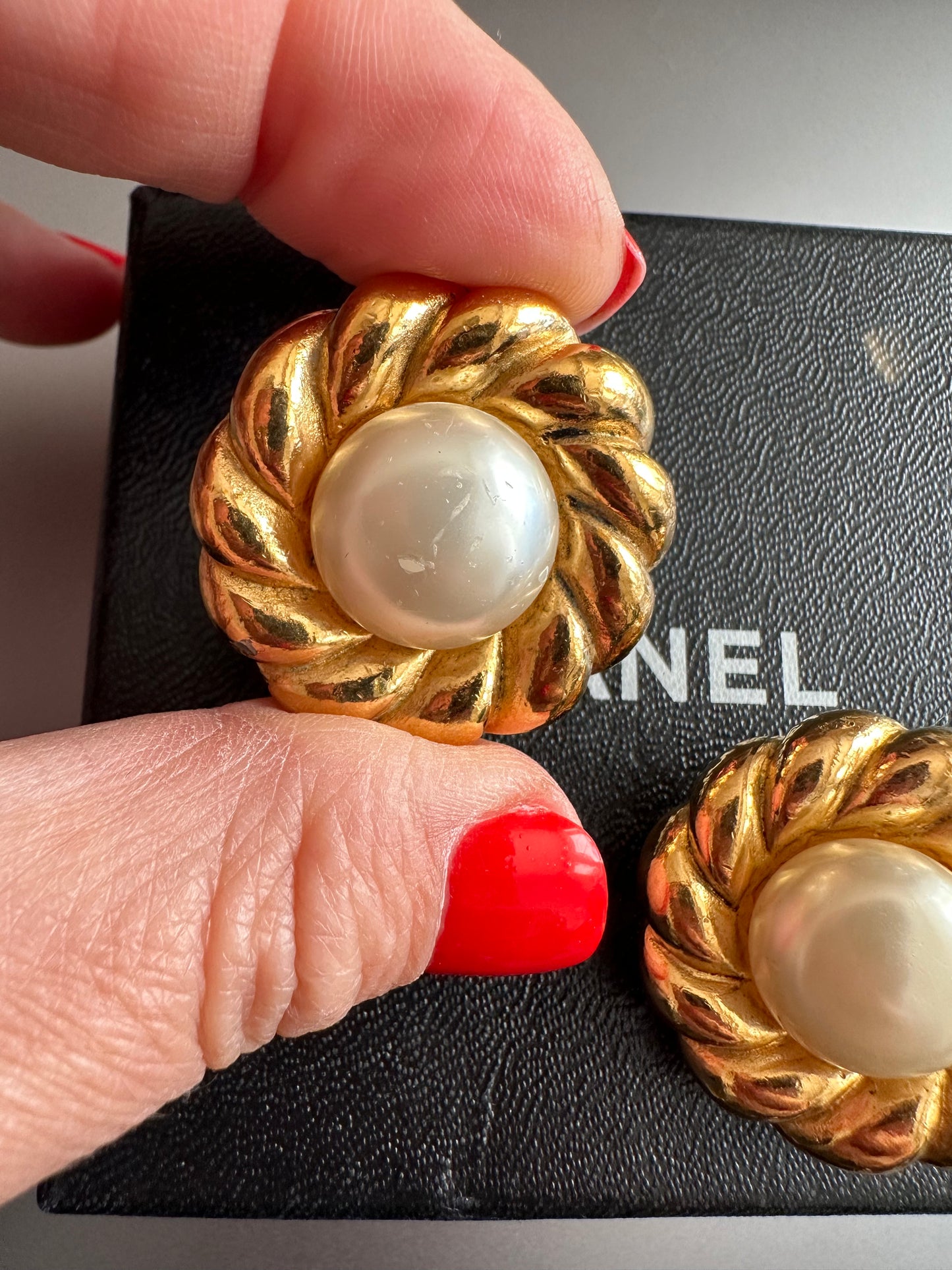 PREOWNED Chanel Vintage Gold-Plated Faux Pearl Clip On Earrings (with Box)