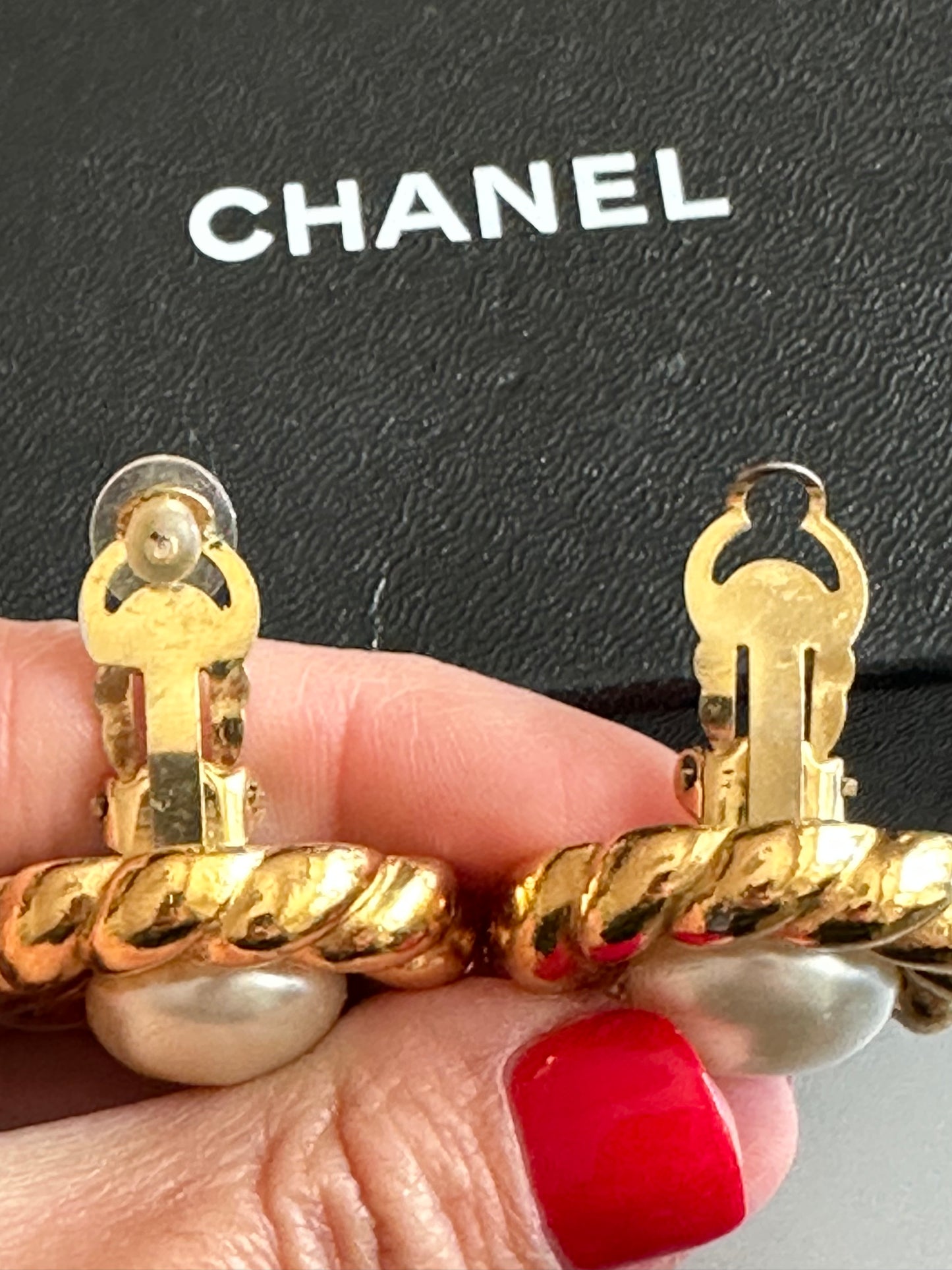 PREOWNED Chanel Vintage Gold-Plated Faux Pearl Clip On Earrings (with Box)