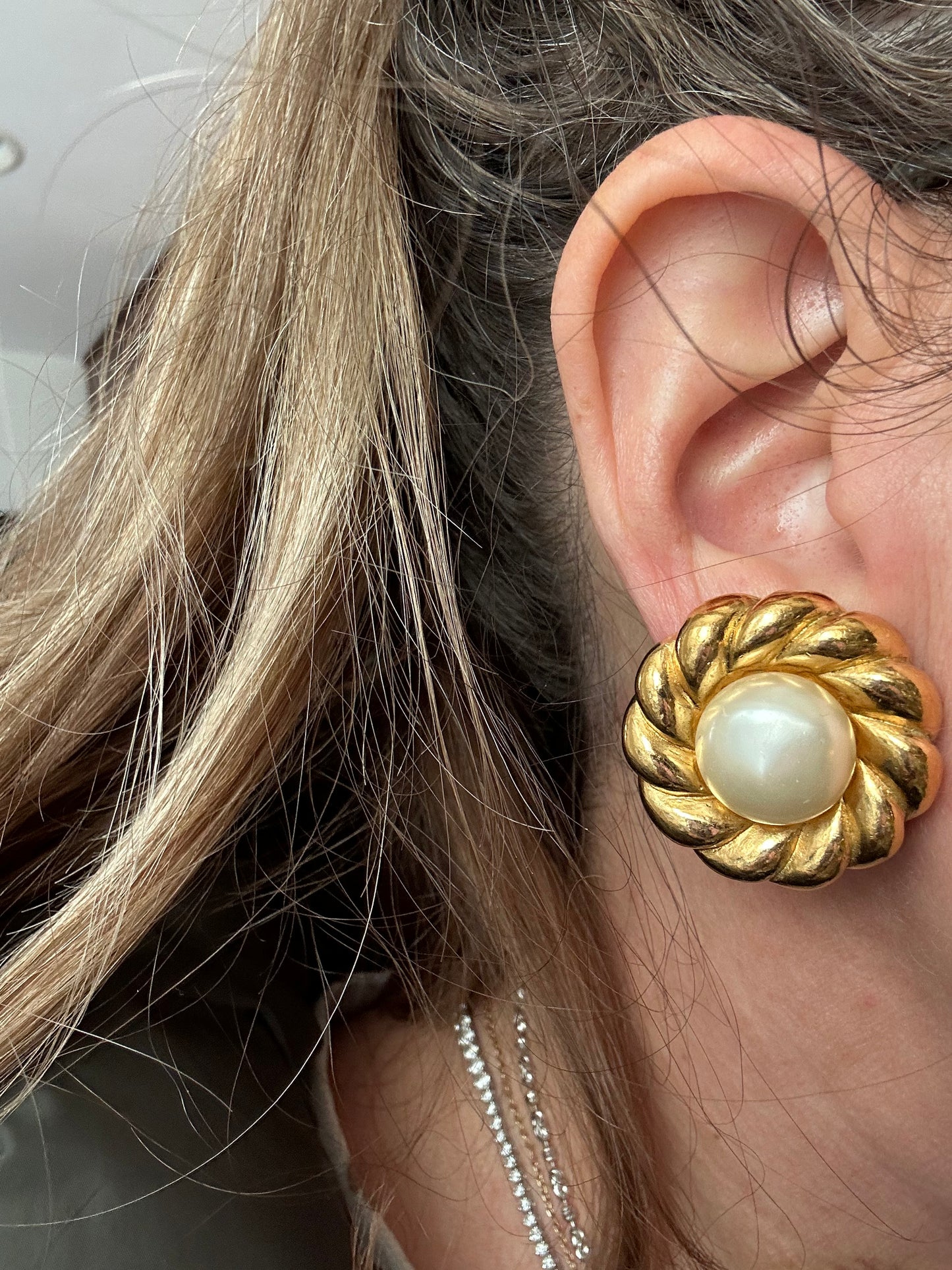 PREOWNED Chanel Vintage Gold-Plated Faux Pearl Clip On Earrings (with Box)