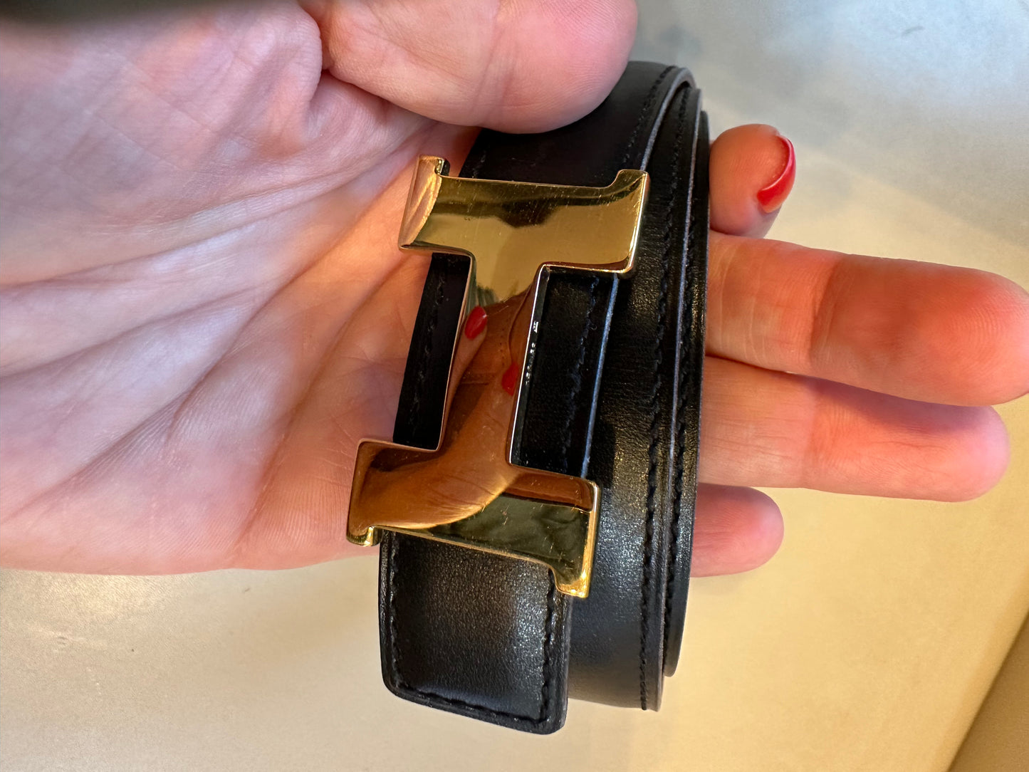 PREOWNED A Condition 1" Black Hermes Belt Size 90
