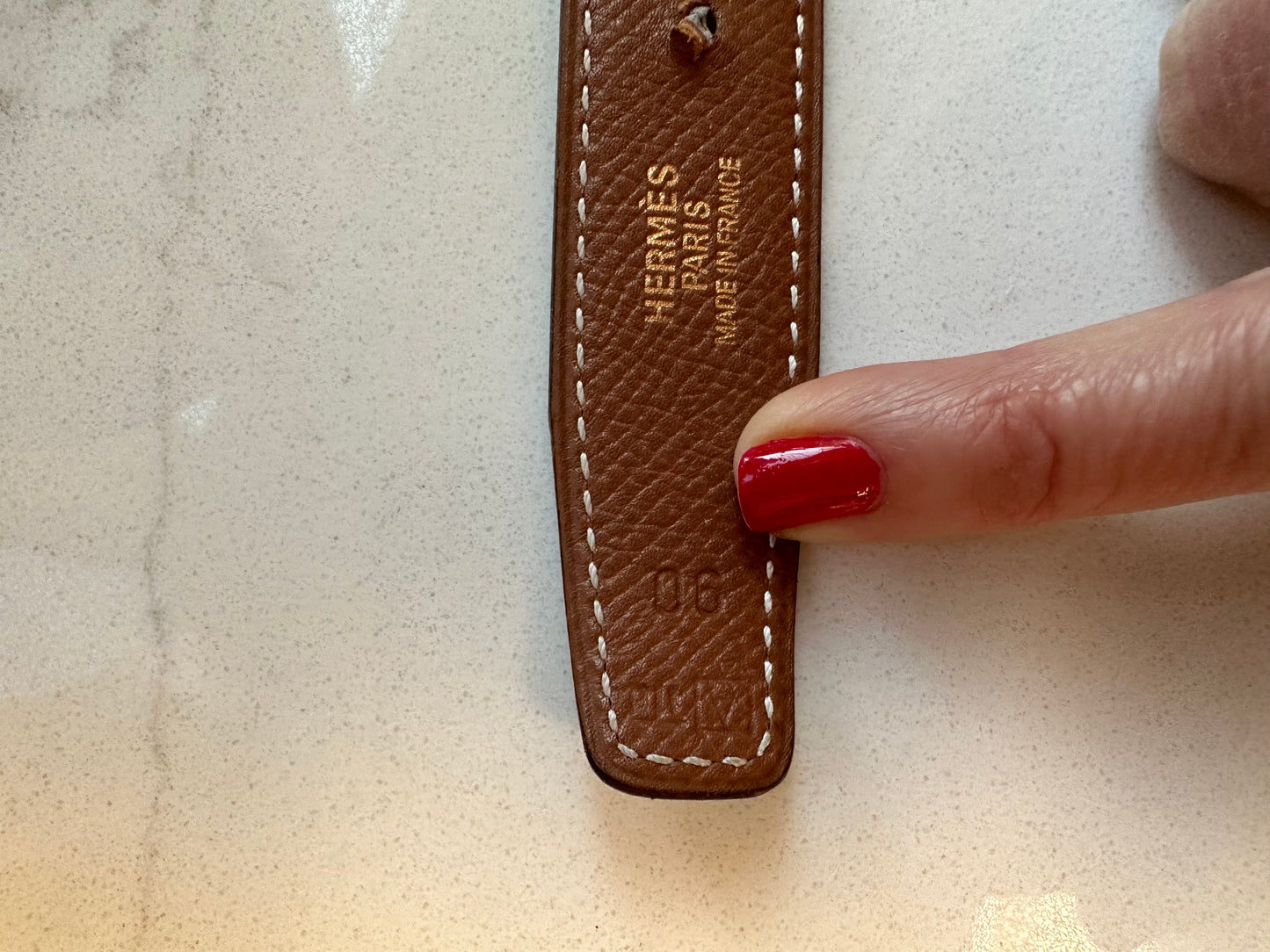 PREOWNED A Condition 1" Black Hermes Belt Size 90