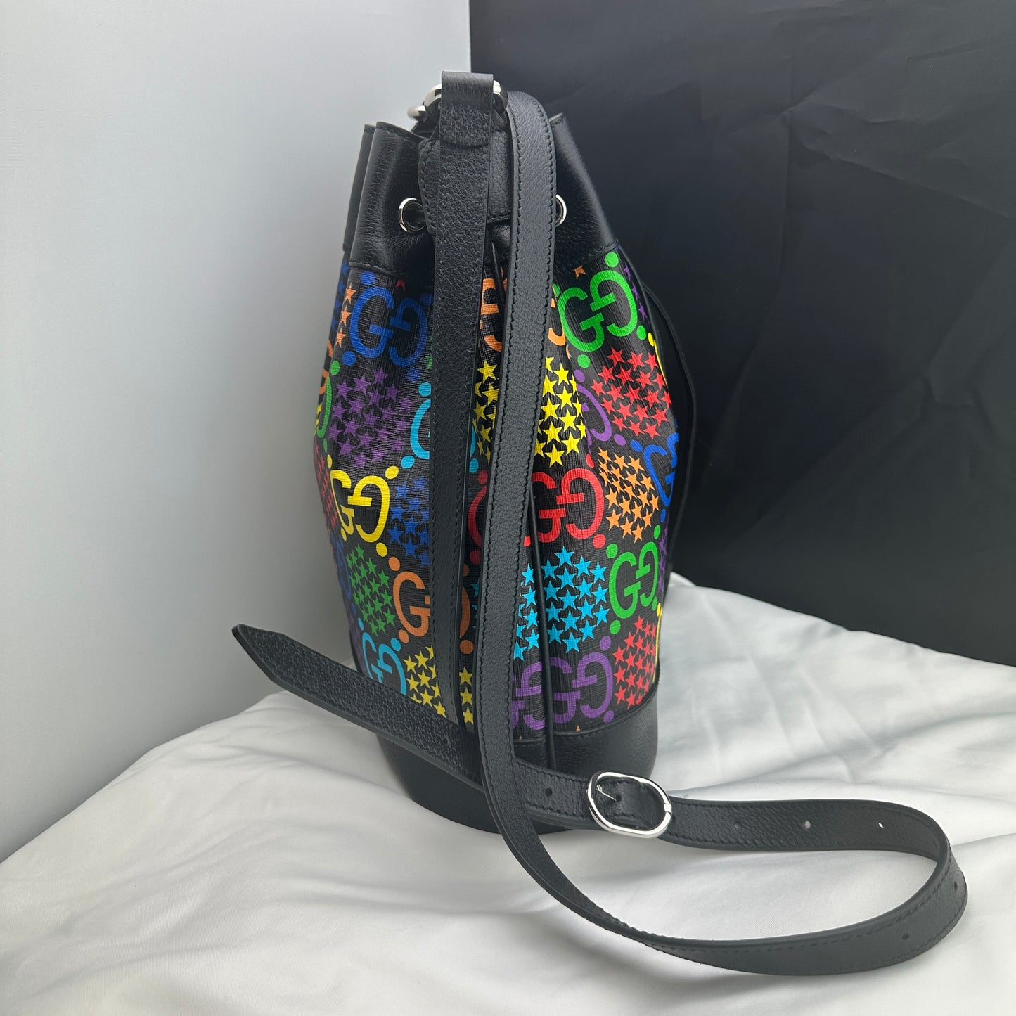 Gucci Supreme Psychedelic Bucket Bag in Black