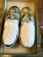 Load image into Gallery viewer, Silk Slippers with Tian Motif
