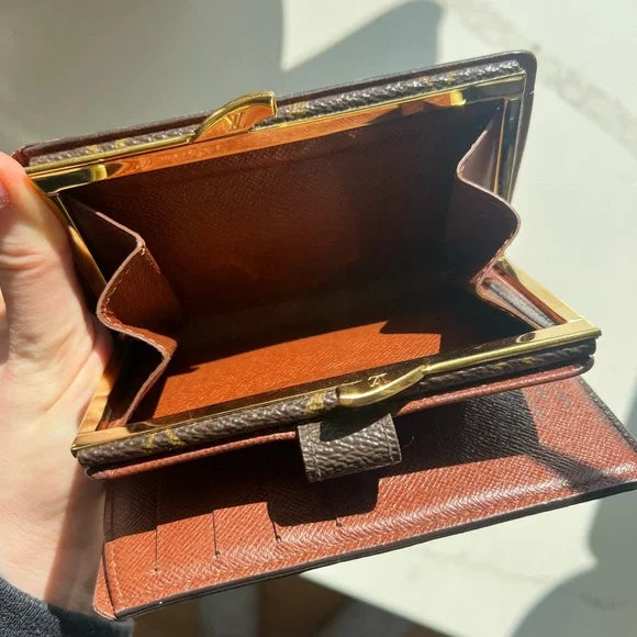PREOWNED Louis Vuitton Brown Monogram Kiss Lock Wallet
