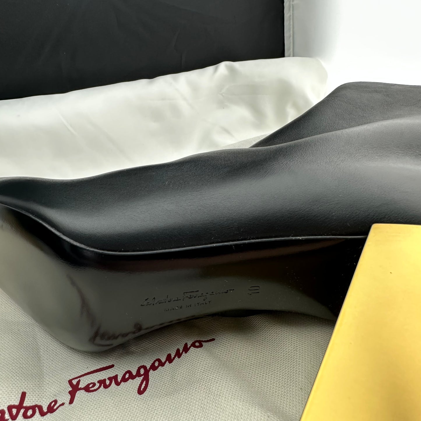 Salvatore Ferragamo Teti Booties in Nero