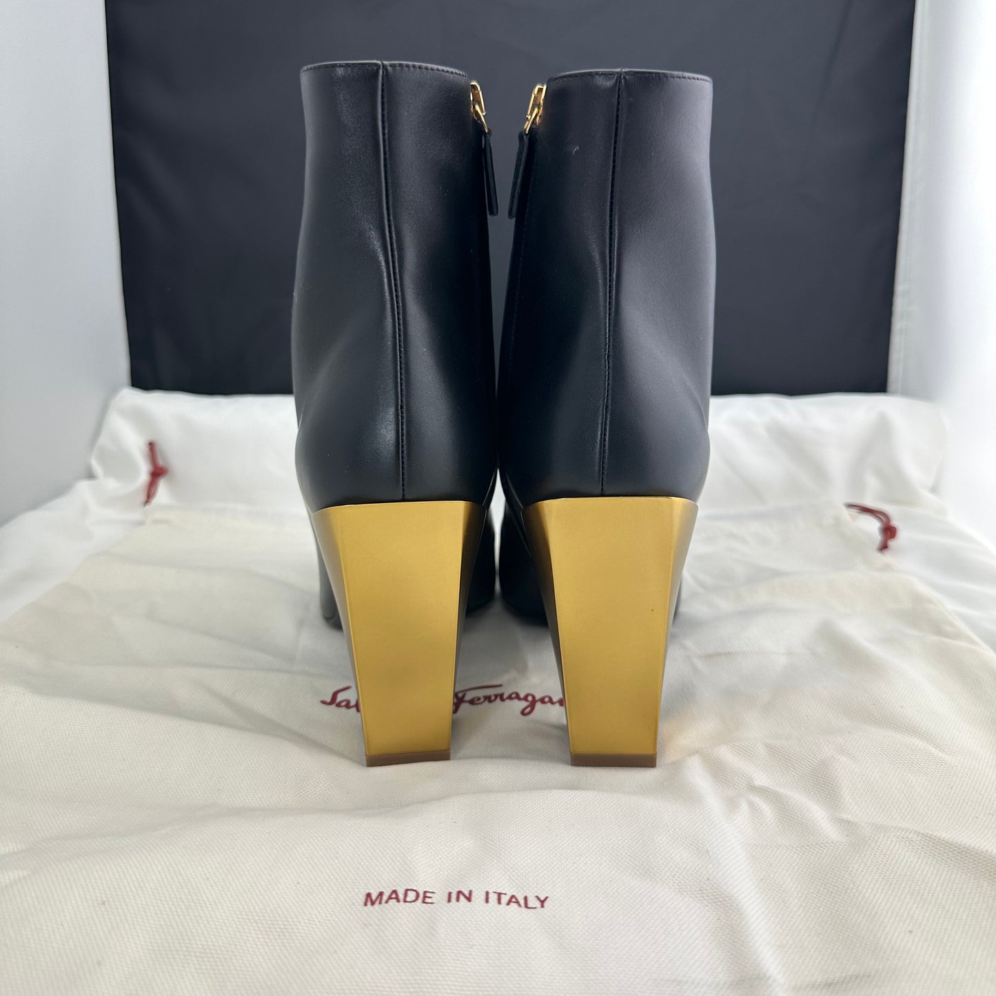 Salvatore Ferragamo Teti Booties in Nero