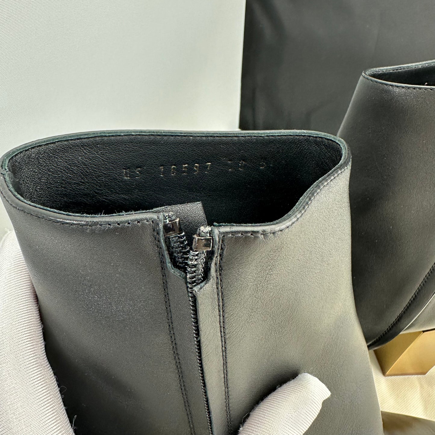 Salvatore Ferragamo Teti Booties in Nero