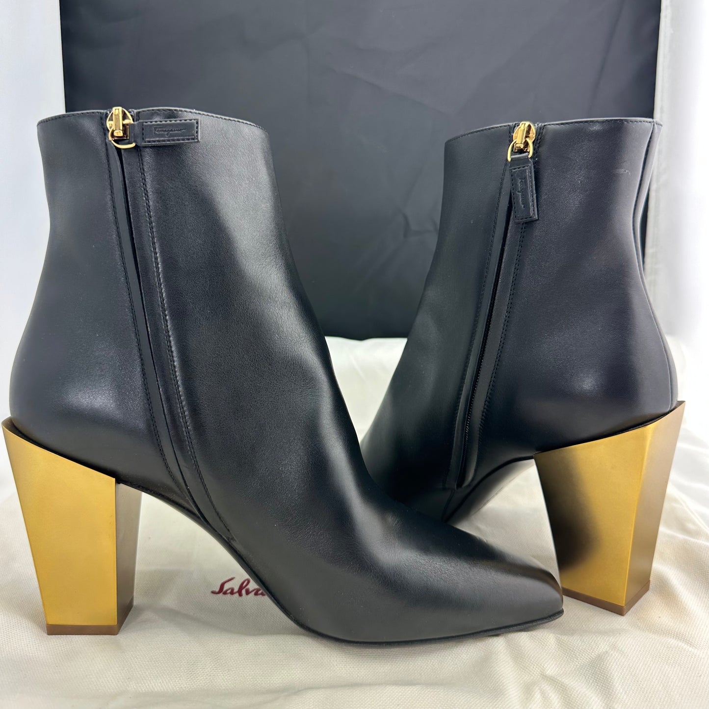 Salvatore Ferragamo Teti Booties in Nero