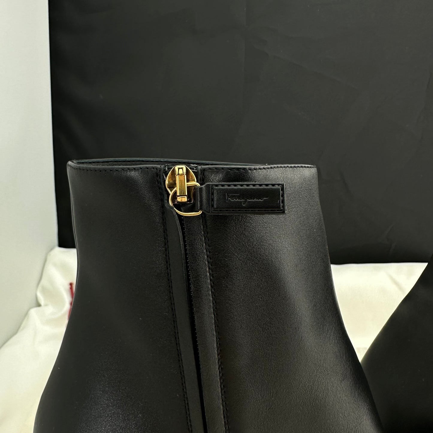 Salvatore Ferragamo Teti Booties in Nero