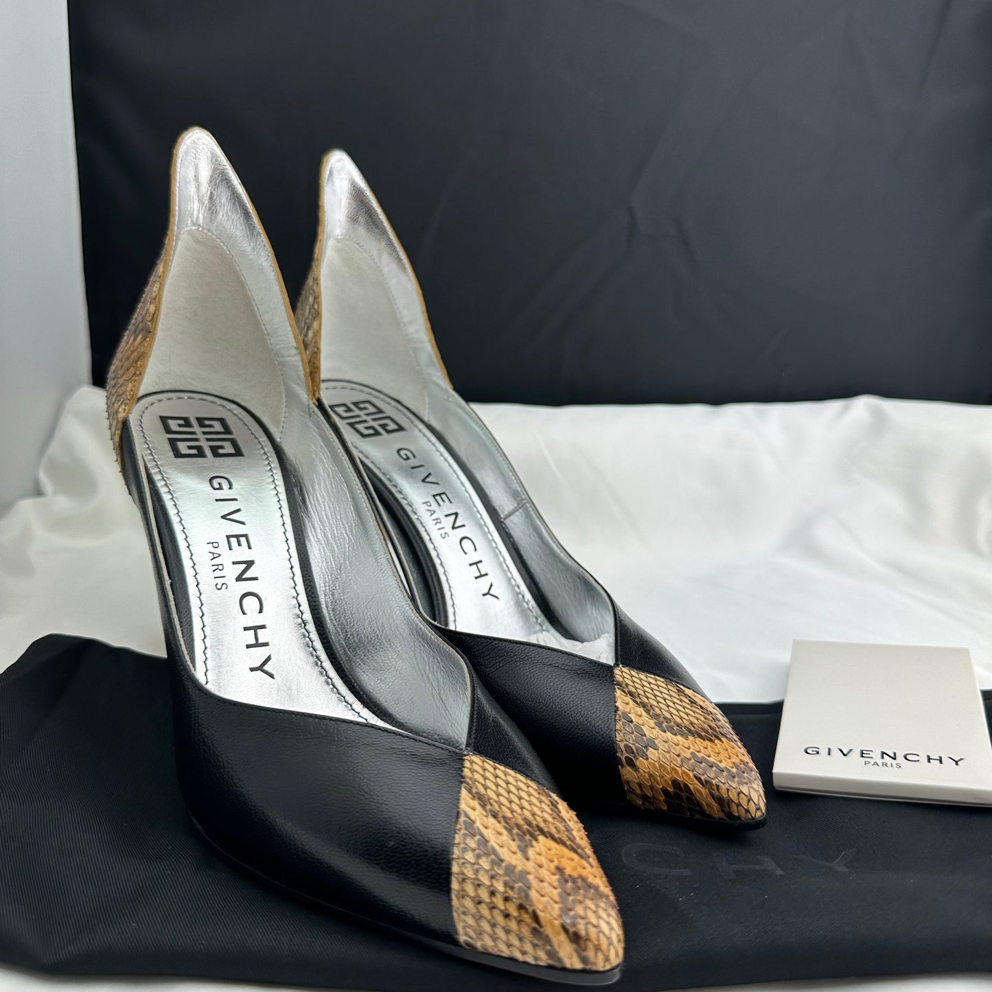 Givenchy Escarpin GV3 95 Pumps in Black