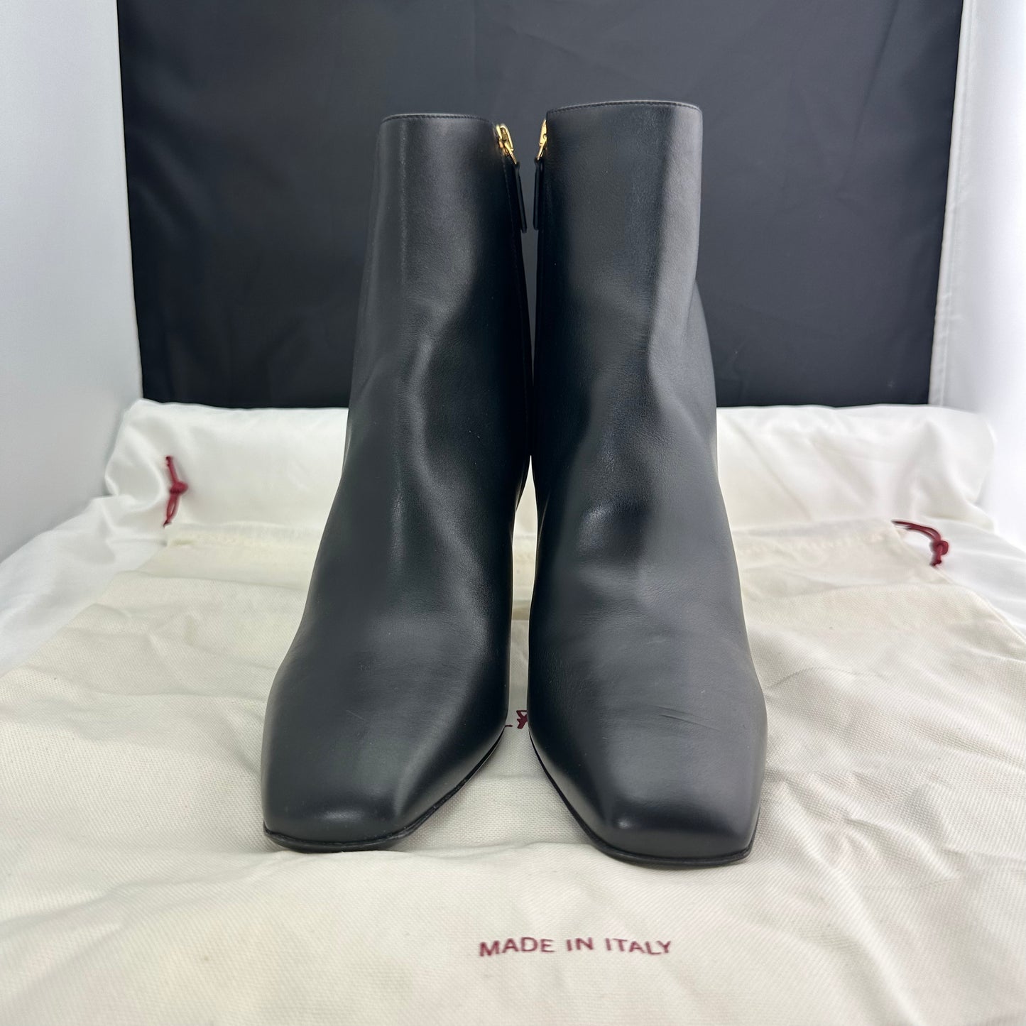 Salvatore Ferragamo Teti Booties in Nero