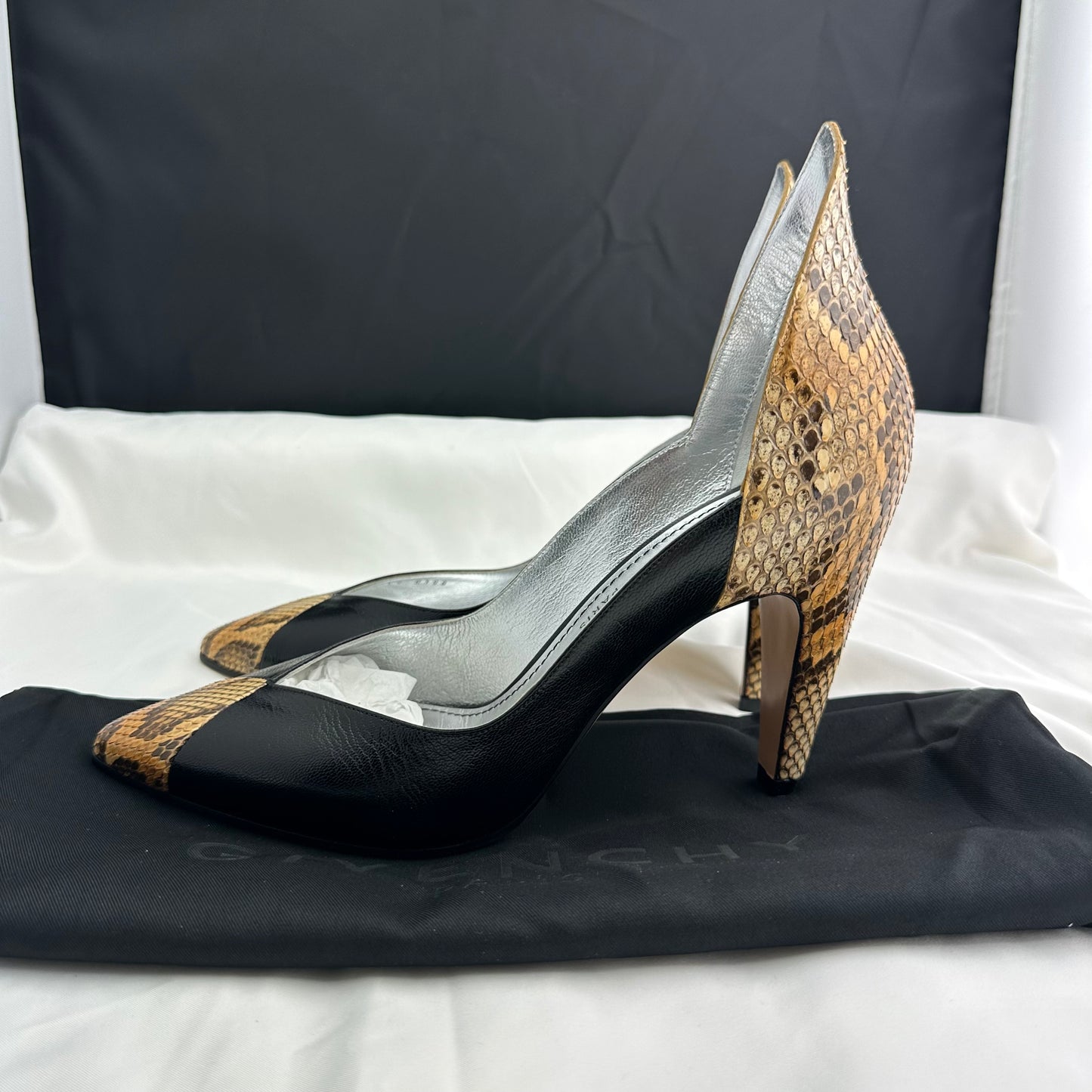 Givenchy Escarpin GV3 95 Pumps in Black