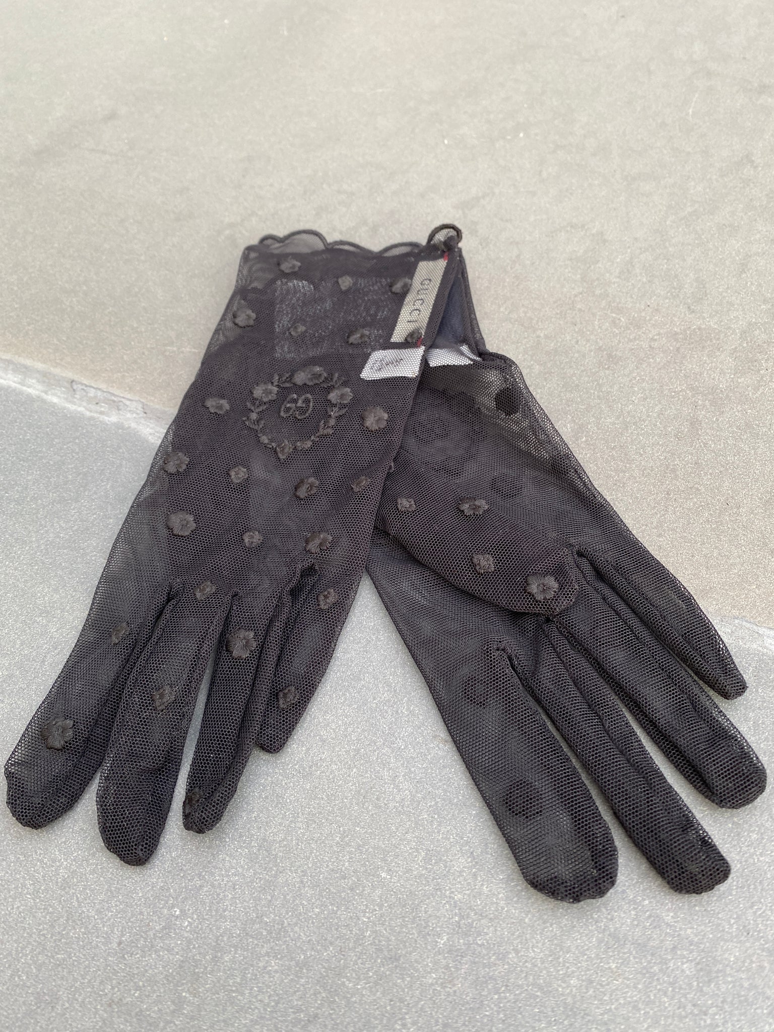 Preowned Authentic Gucci Embroidered Tulle Gloves