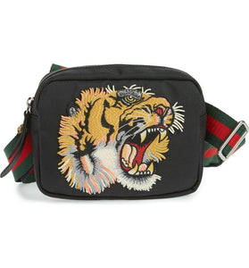 Gucci Embroidered Tiger Messenger Bag in Black