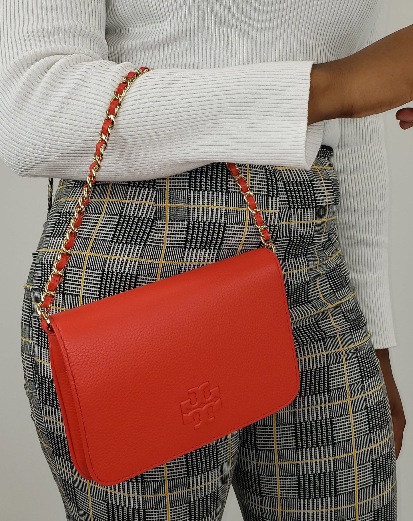 Tory Burch Thea Clutch in Brilliant Red