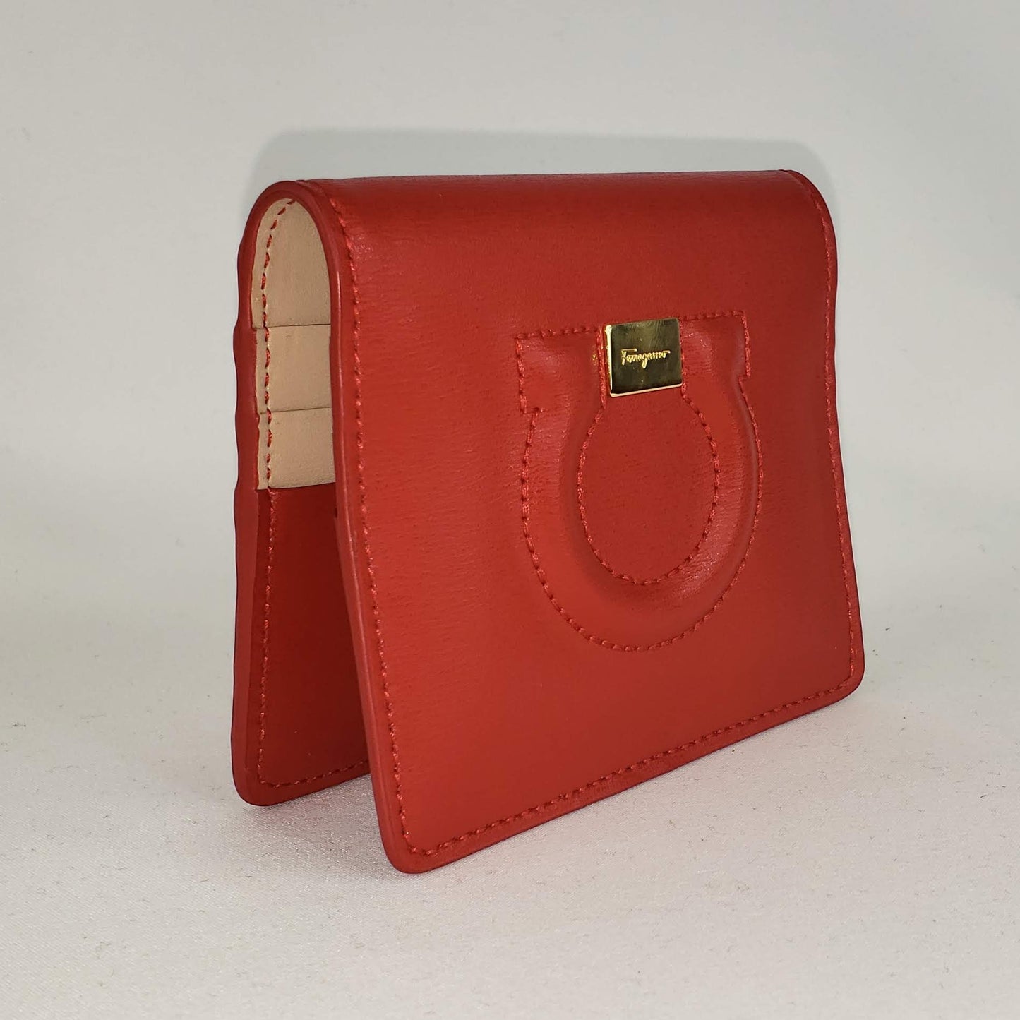 Flaunt the signature Gancini logo with this convenient card case. this compact card holder is crafted from hammered calfskin with a delicate and smooth finish that exudes a sophisticated allure. Featuring six interior card slots with an additional four in the back, this wallet is as functional as it is stylish!