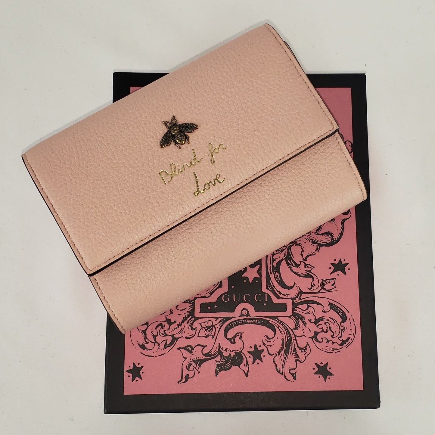 Perfect pink crossbody bag Gold- toned hardware with small bee accent Gold "Blind for Love" lettering  100% calfskin leather Microfiber interior lining  Adjustable shoulder strap 4 card slots 5.5" x 1.2" x 4.9" Strap drop 23-26" Product number 498097 Made in Italy
