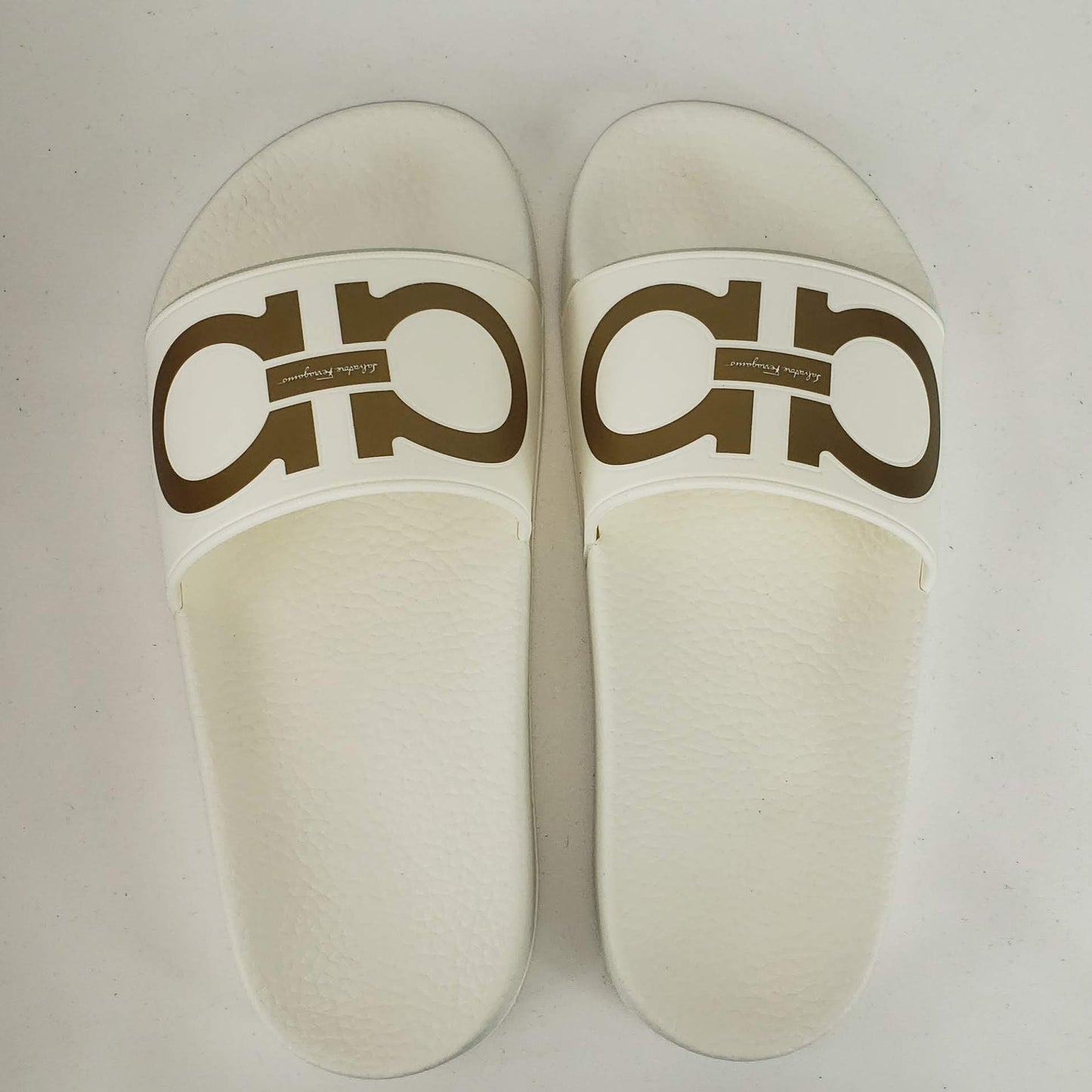 Salvatore Ferragamo Groove Slide in Bianco