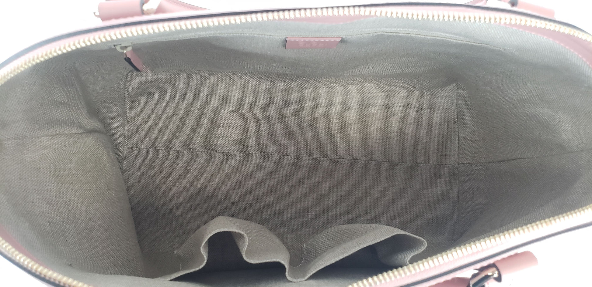 The inside includes 2 card sized pockets and one zip pocket to keep your belongings secure and organized. Living up to the high standard set by none other than Gucci, this bag is all you could want and more!