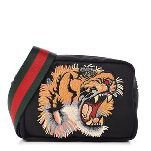 Gucci Embroidered Tiger Messenger Bag in Black