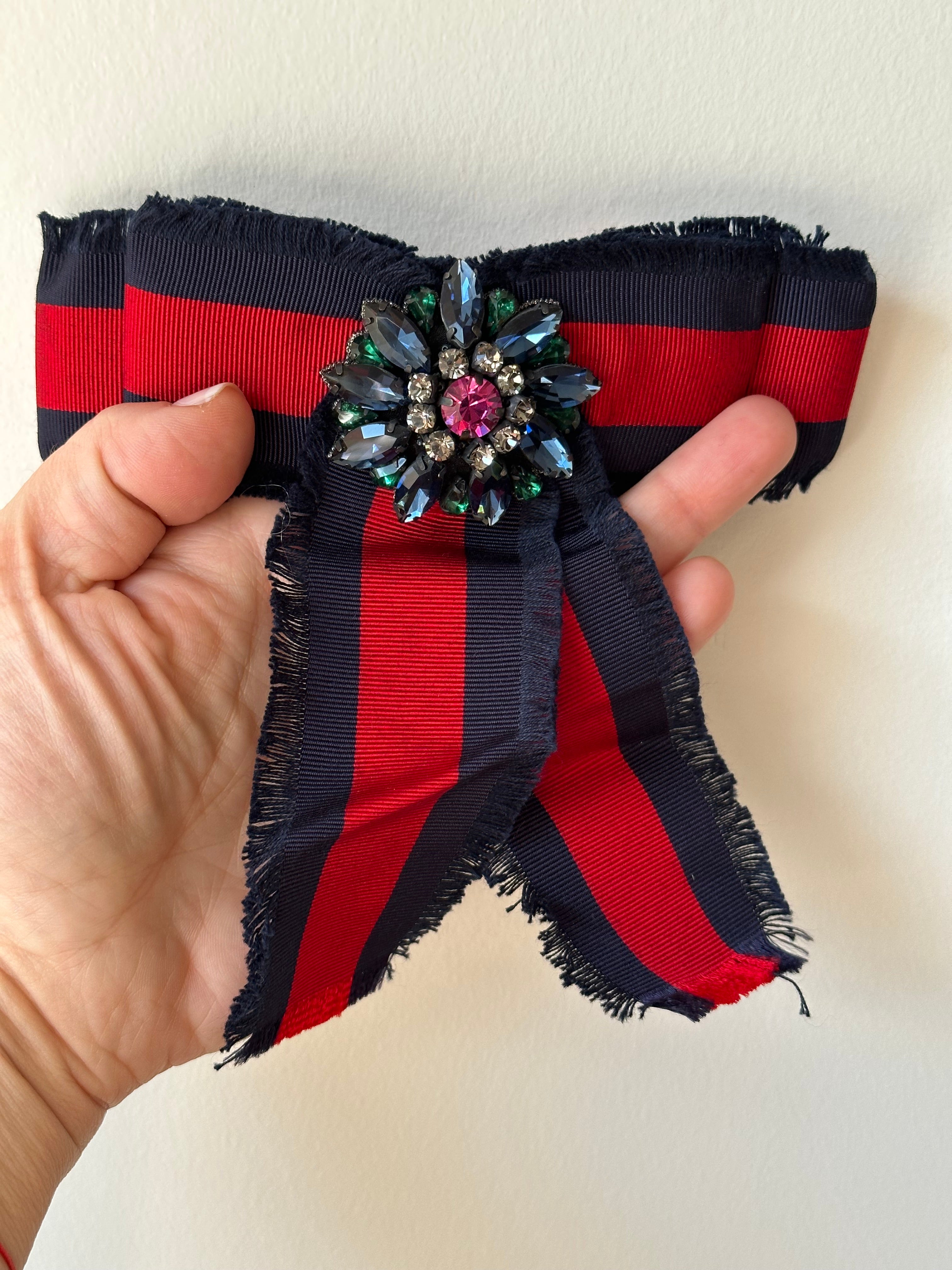 Gucci Bow Brooch in Red and Blue – Gavriel.us