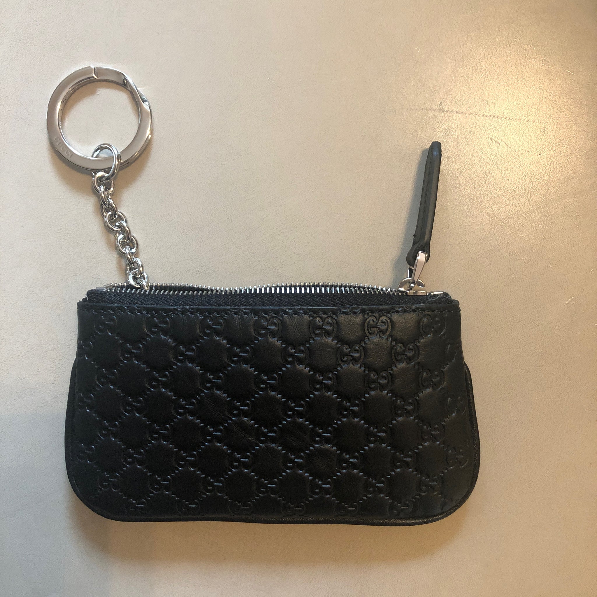 Gucci Microguccissima Small Zip Wallet with Key Ring in Black –