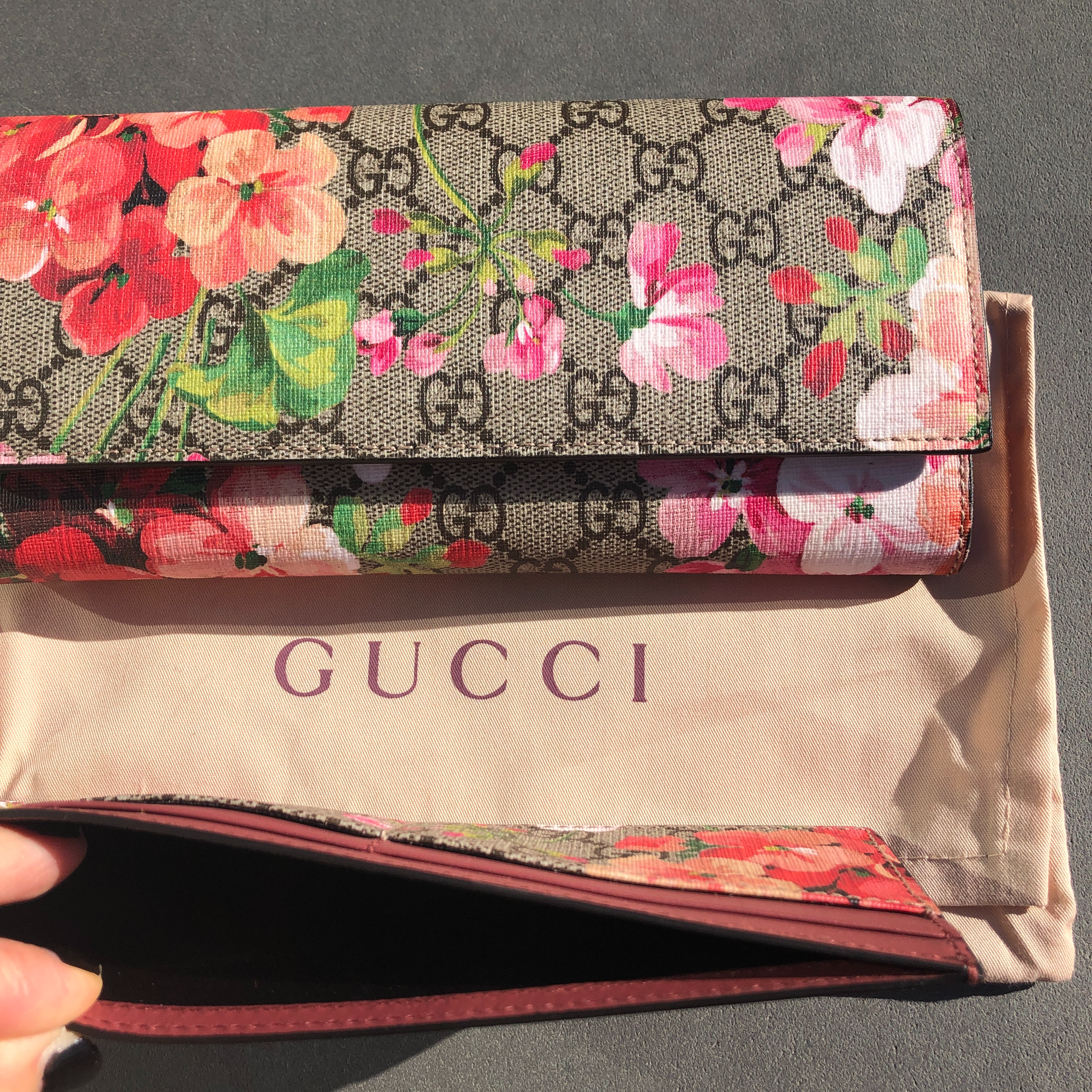 RvceShops Revival, Red Gucci GG Marmont Continental Wallet