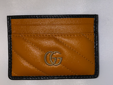 Load image into Gallery viewer, Gucci Interlocking GG Card Case in Vaccha Brown