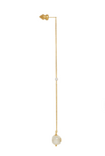 Load image into Gallery viewer, GUCCI Gold Single GG Pearl Chain Earring