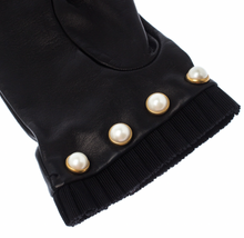 Load image into Gallery viewer, Gucci Nappa Pearl Gloves in Black Leather