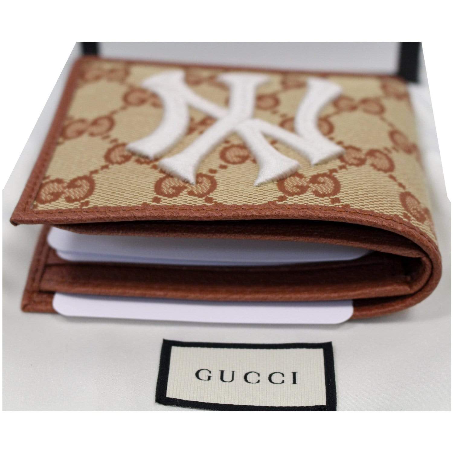 Comes in a Gucci box with auttenticity cards