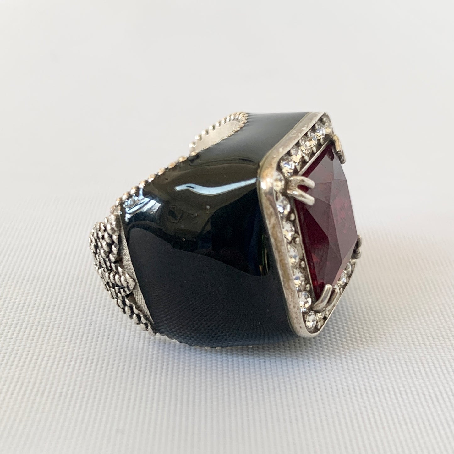 Gucci GG Crystal-embellished Signet Ring in Red
