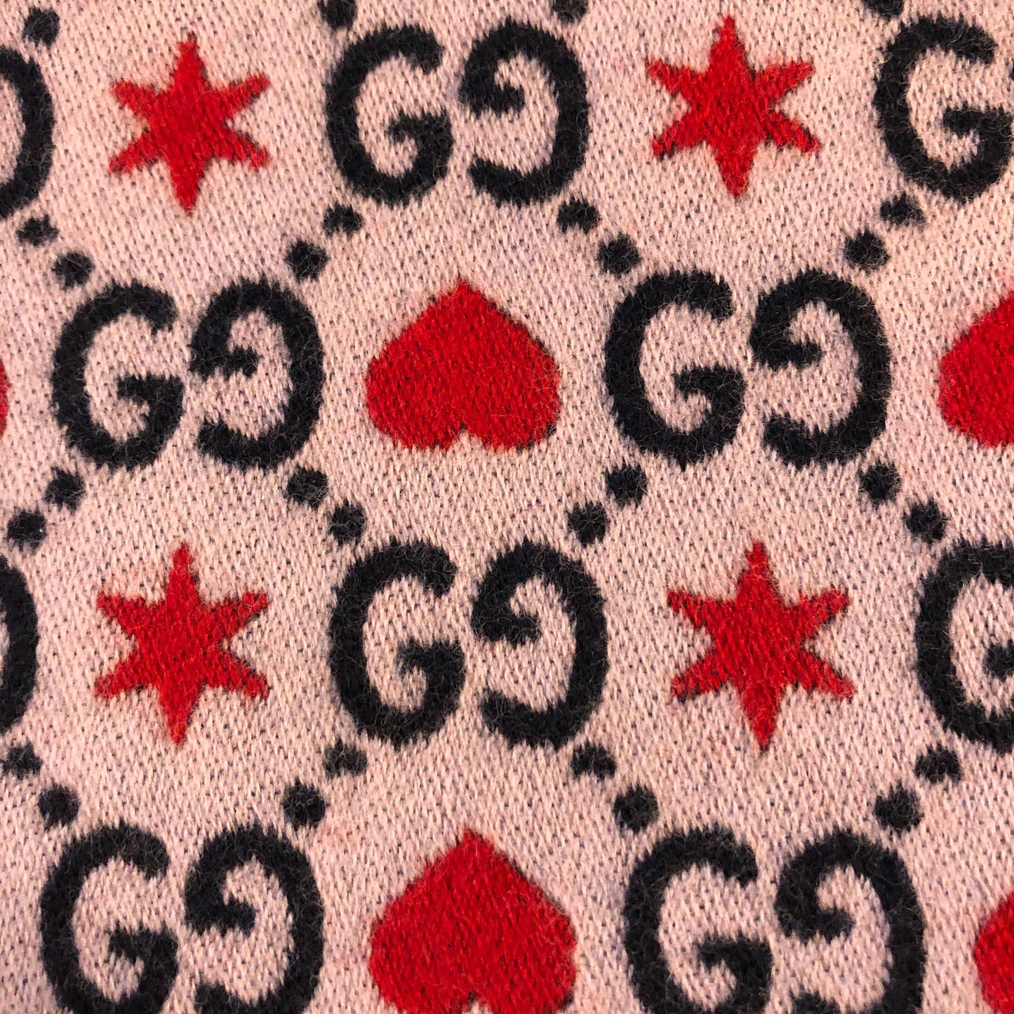 Gucci GG Wool Hearts Scarf in Violet