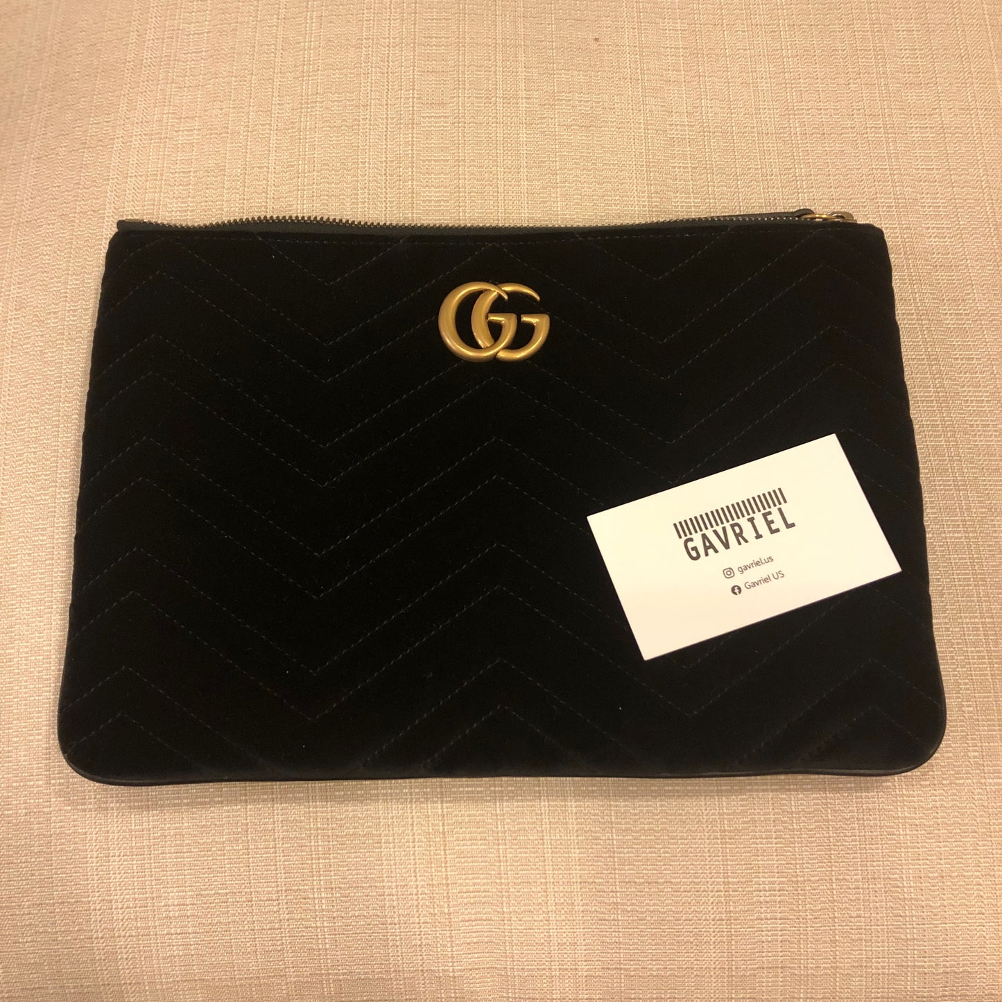 The Gucci Marmont Matelesse Velvet Zip Pouch is plush velvet textured with exquisite matelasse stitching enhances the statement-making style of a trim zip-top pouch that can double as a chic clutch. Gilded GG hardware inspired by an archival design adds a signature finishing touch.