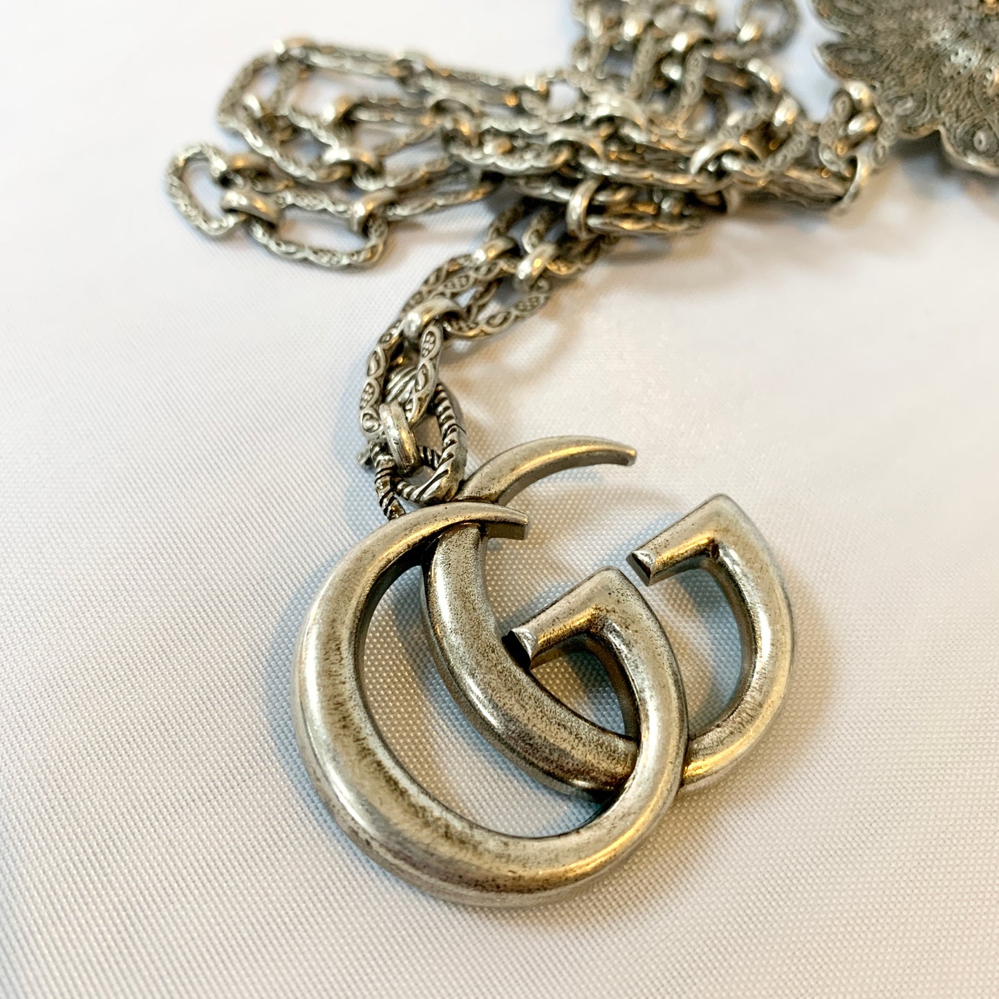 Gucci Marmont Double G Flower Necklace in Blue and Silver
