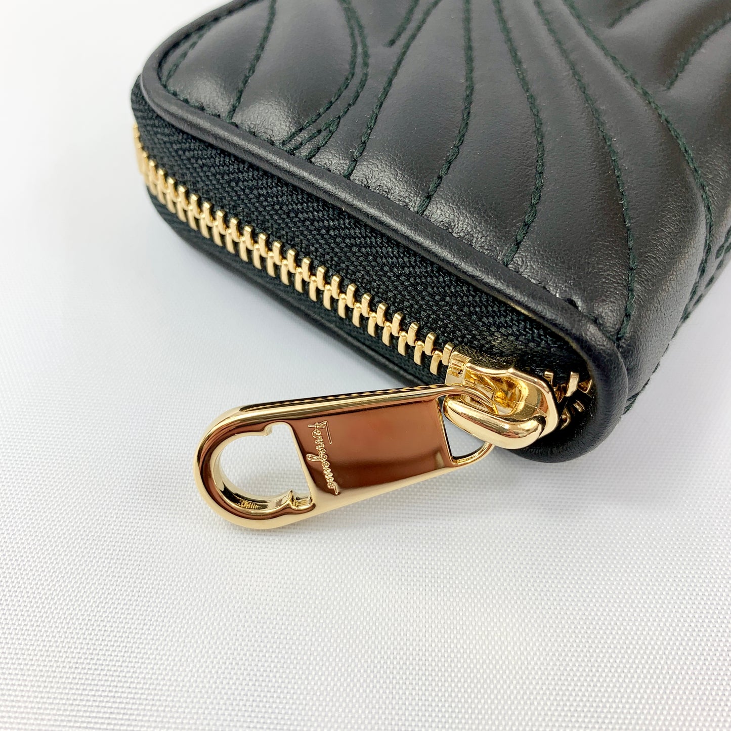 Salvatore Ferragamo Leather Change Purse in Nero