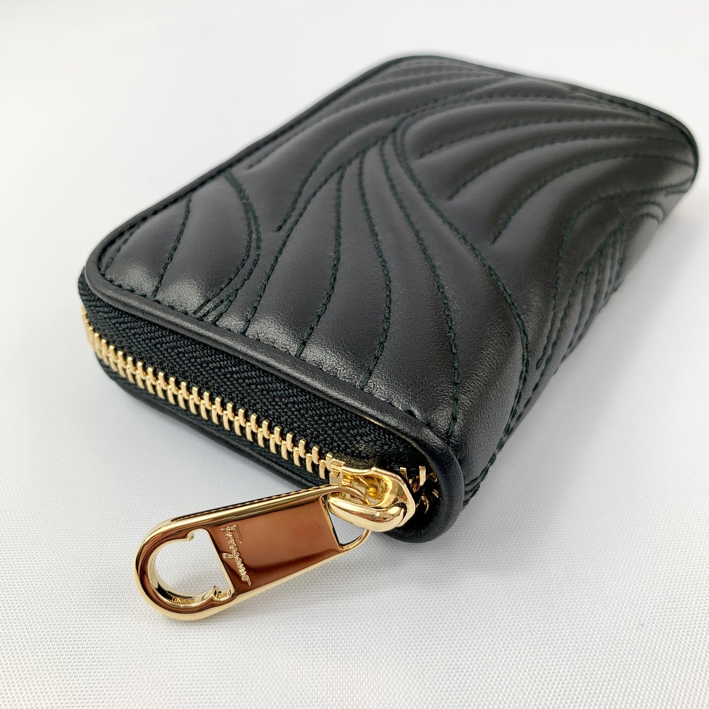 Salvatore Ferragamo Leather Change Purse in Nero
