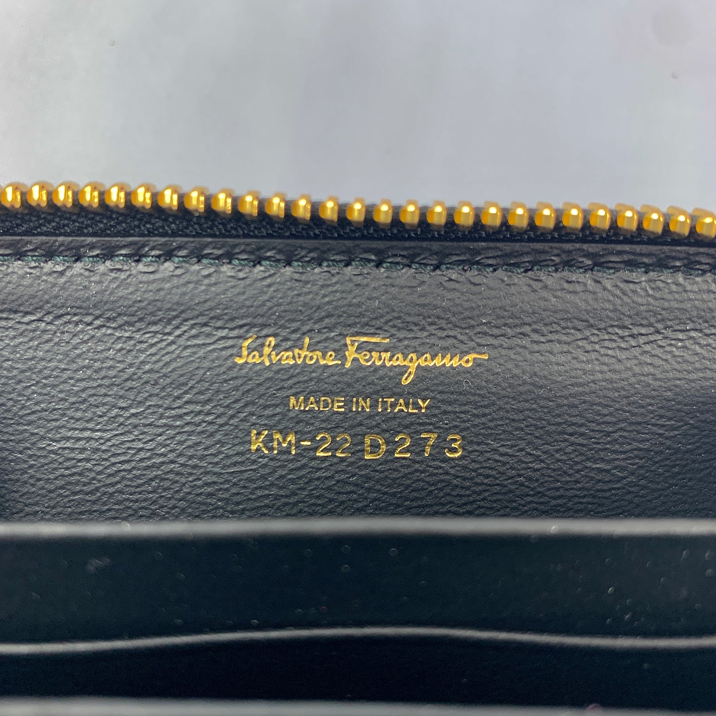 Salvatore Ferragamo Leather Change Purse in Nero