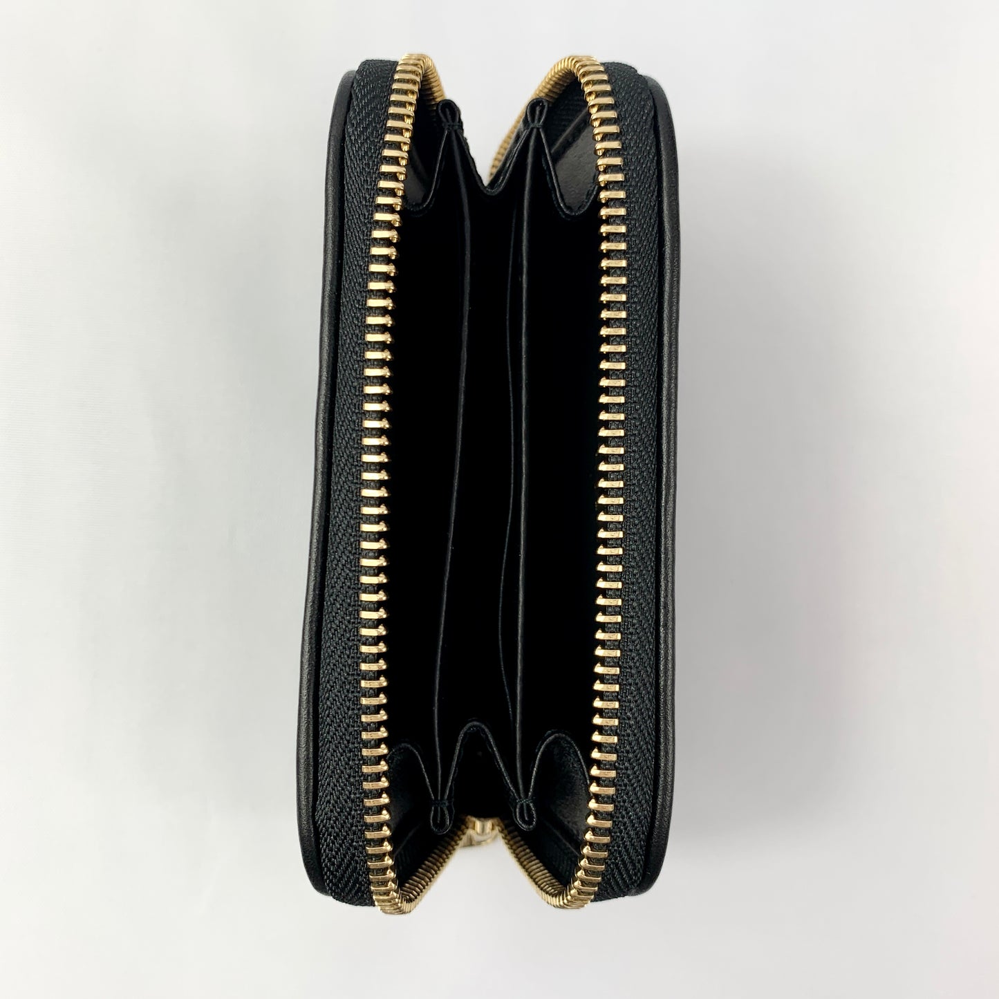 Salvatore Ferragamo Leather Change Purse in Nero