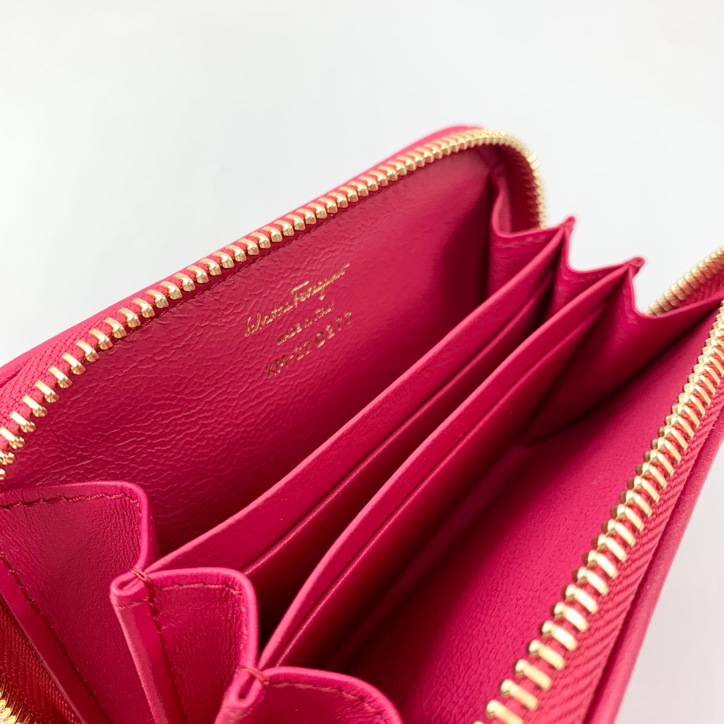 Salvatore Ferragamo Leather Change Purse in Begoni