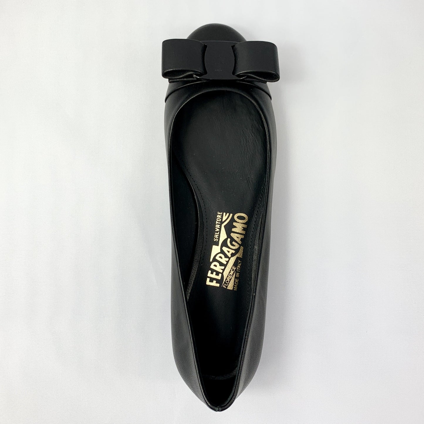 Salvatore Ferragamo Varina CT Flats in Nero