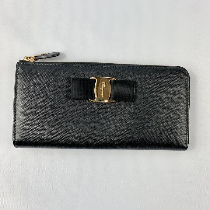 Salvatore Ferragamo Vara Bow Continental Cross Grain Wallet in Black